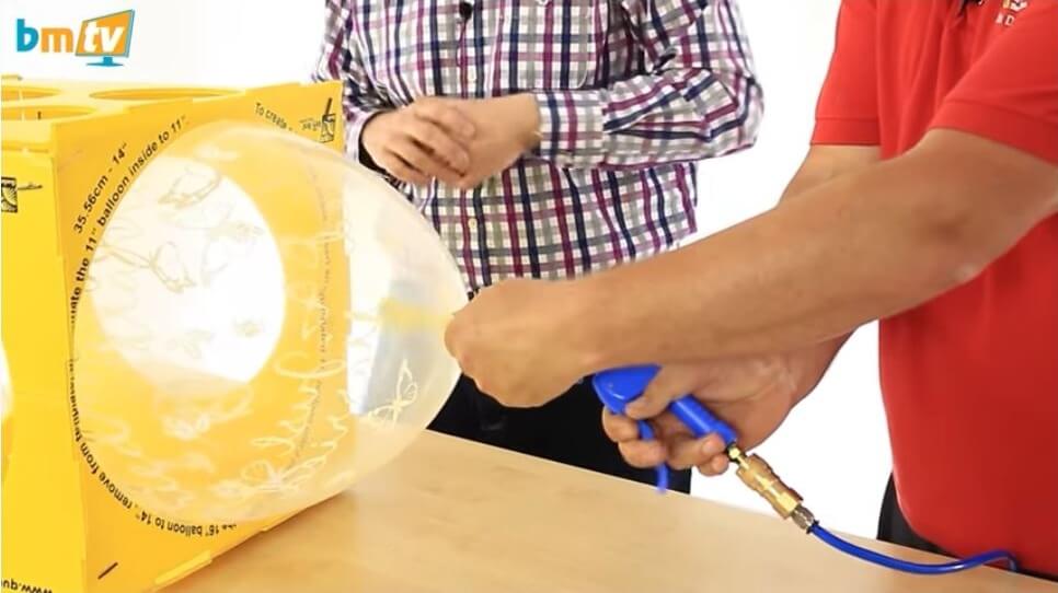 Balloon sizer inflating with helium (Balloon Market video)