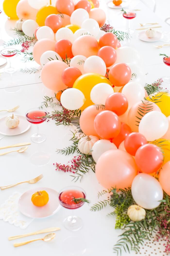 balloon garland table decoration