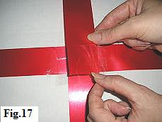 Bringing the loose ribbon ends together on the closed balloon box