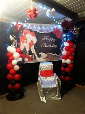 Example of a classic balloon column in black, red and white