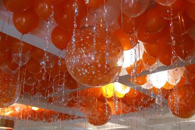 Balloon Ceiling with Exploding Balloon [Image source: balloonartistry.com]