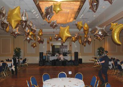 How to hang foil balloons from ceiling