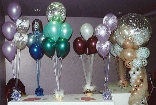 Examples of wedding reception table decorations with balloons