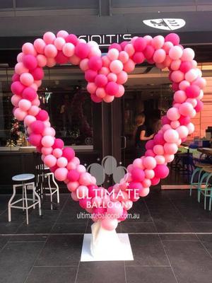 Example of a Balloon Heart with Base [Image Source: UltimateBalloons.com.au]