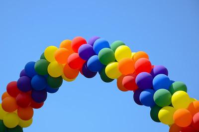 Balloon arch with 4-balloon clusters